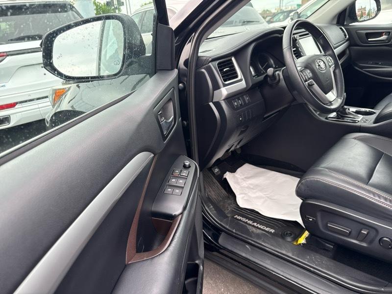 Toyota Highlander XLE AWD V6 2019