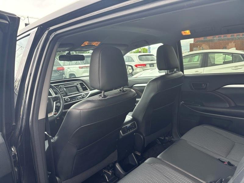 Toyota Highlander LE AWD V6 2015