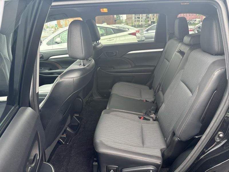 Toyota Highlander LE AWD V6 2015