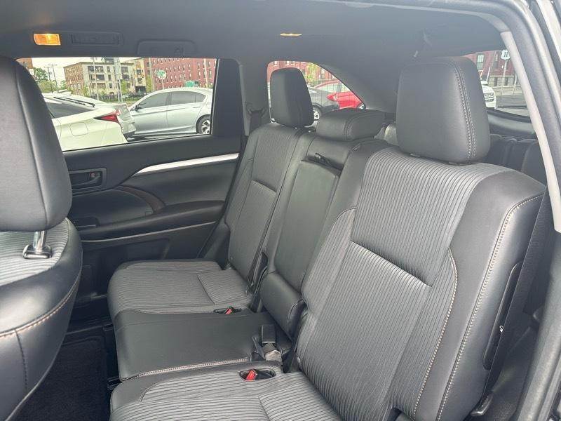 Toyota Highlander LE AWD V6 2015
