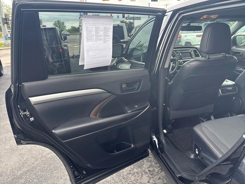 Toyota Highlander LE AWD V6 2015