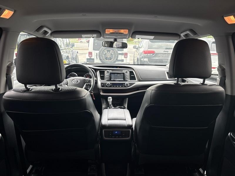 Toyota Highlander LE AWD V6 2015