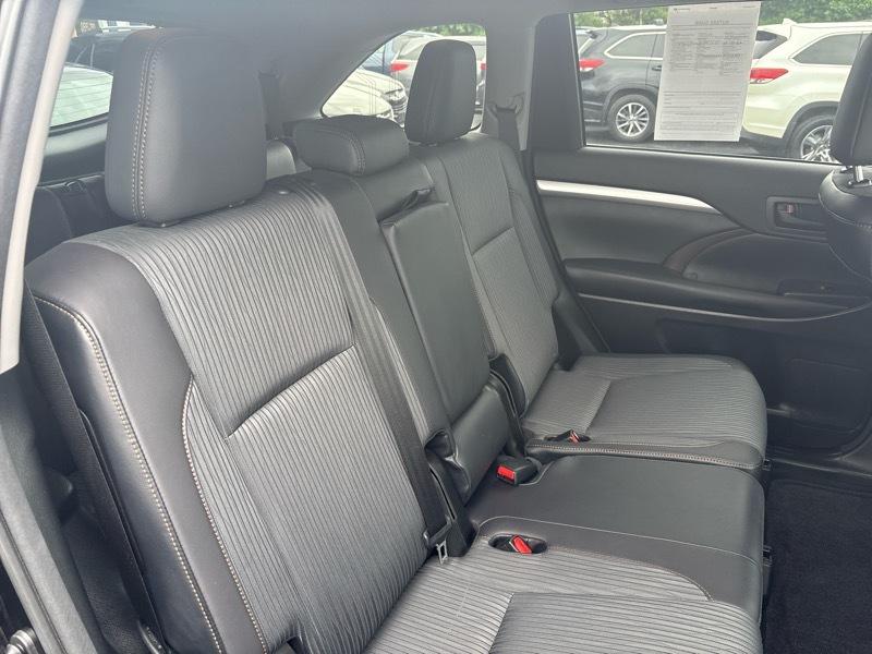 Toyota Highlander LE AWD V6 2015