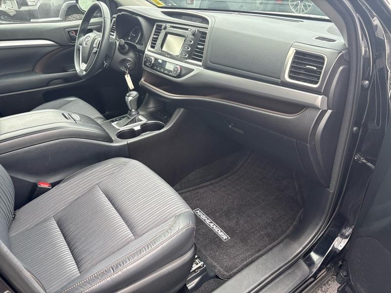 Toyota Highlander LE AWD V6 2015