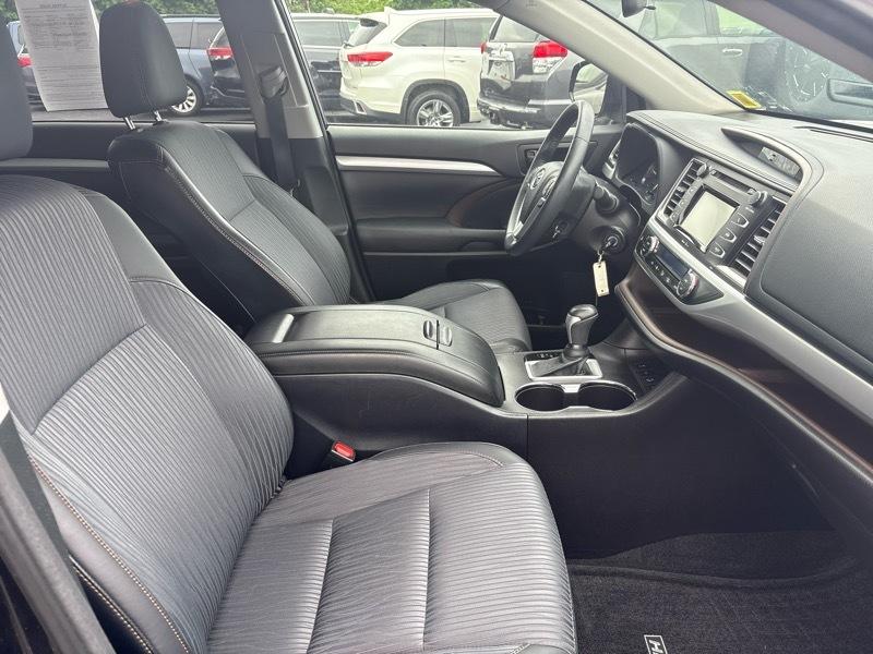 Toyota Highlander LE AWD V6 2015