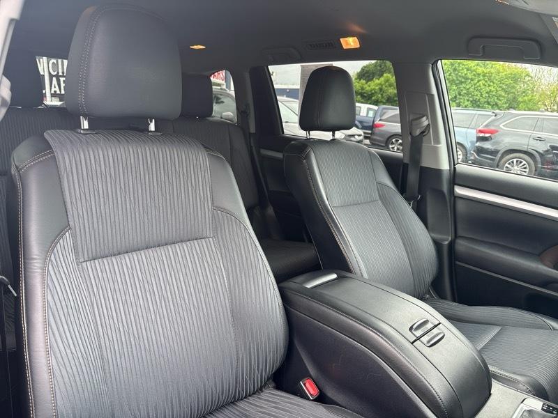 Toyota Highlander LE AWD V6 2015