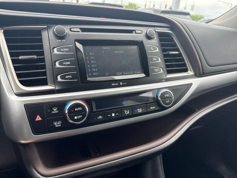 Toyota Highlander LE AWD V6 2015