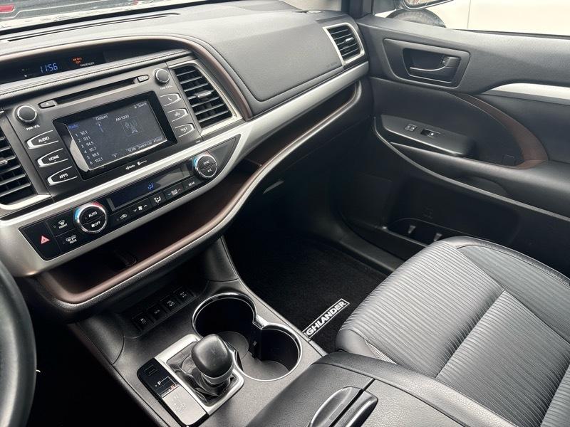 Toyota Highlander LE AWD V6 2015