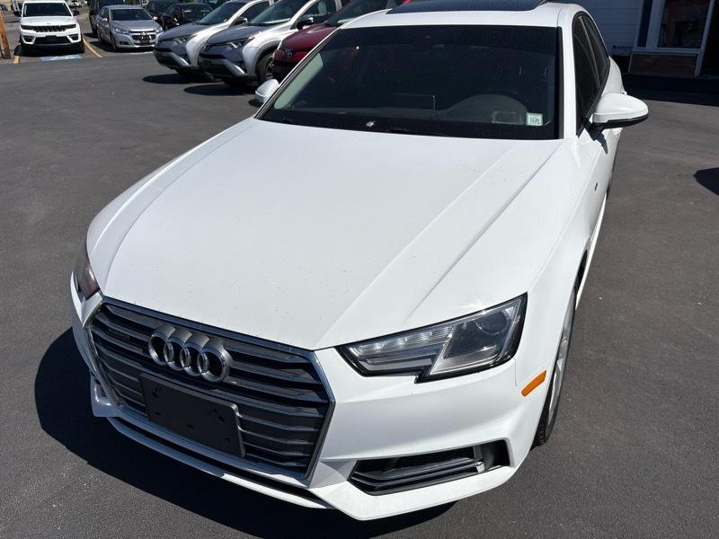 Audi A4 2.0T Premium quattro Sedan 2017