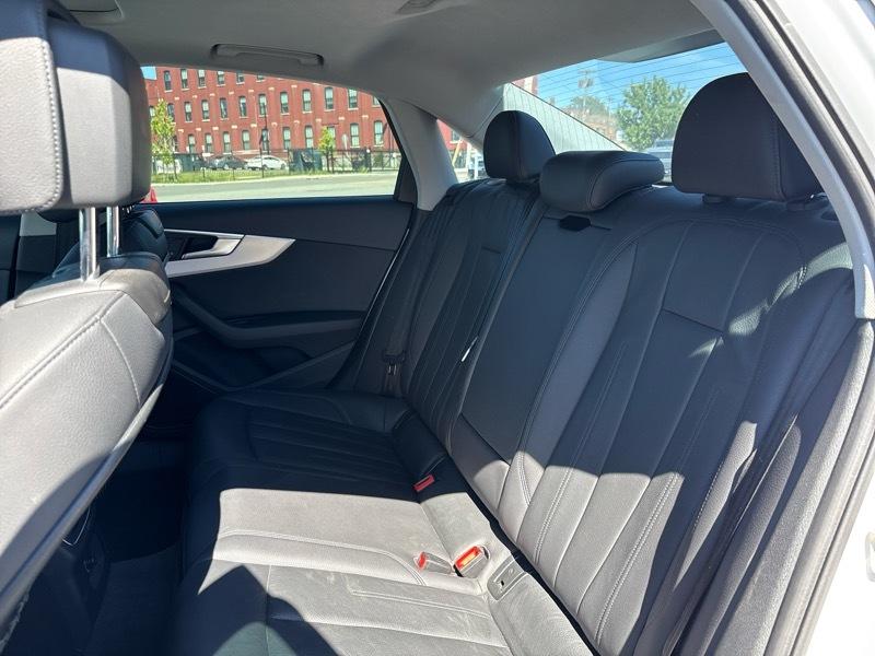 Audi A4 2.0T Premium quattro Sedan 2017