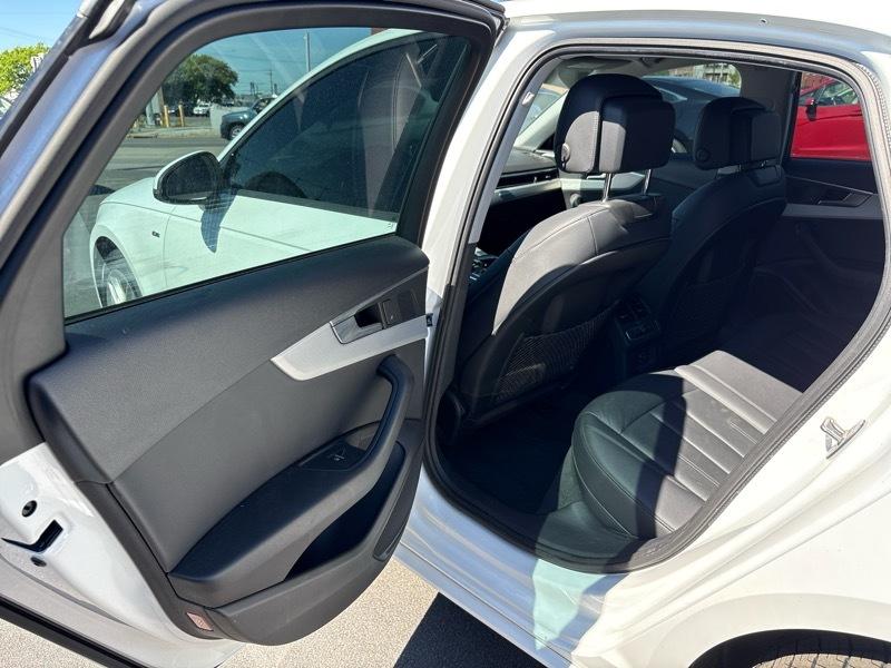 Audi A4 2.0T Premium quattro Sedan 2017