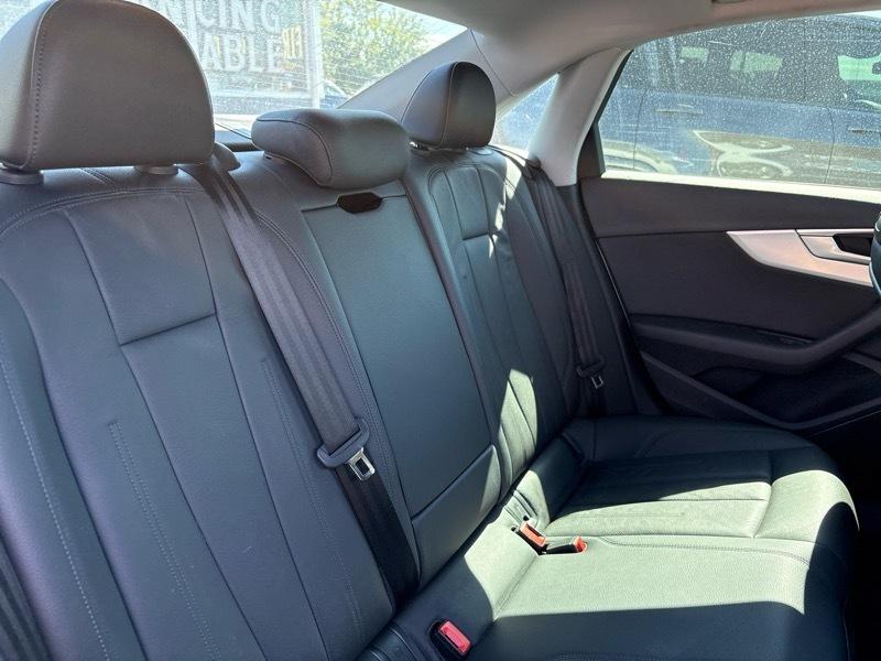 Audi A4 2.0T Premium quattro Sedan 2017