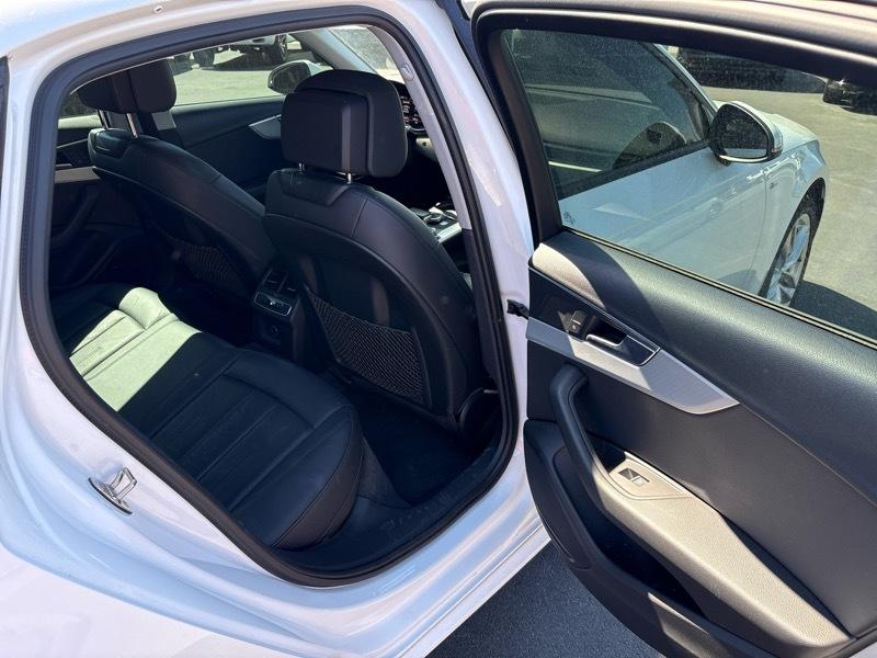 Audi A4 2.0T Premium quattro Sedan 2017
