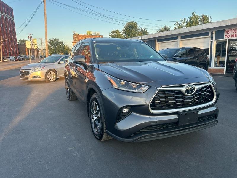 Toyota Highlander XLE AWD V6 2021