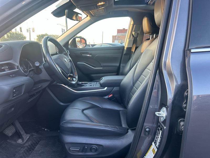 Toyota Highlander XLE AWD V6 2021