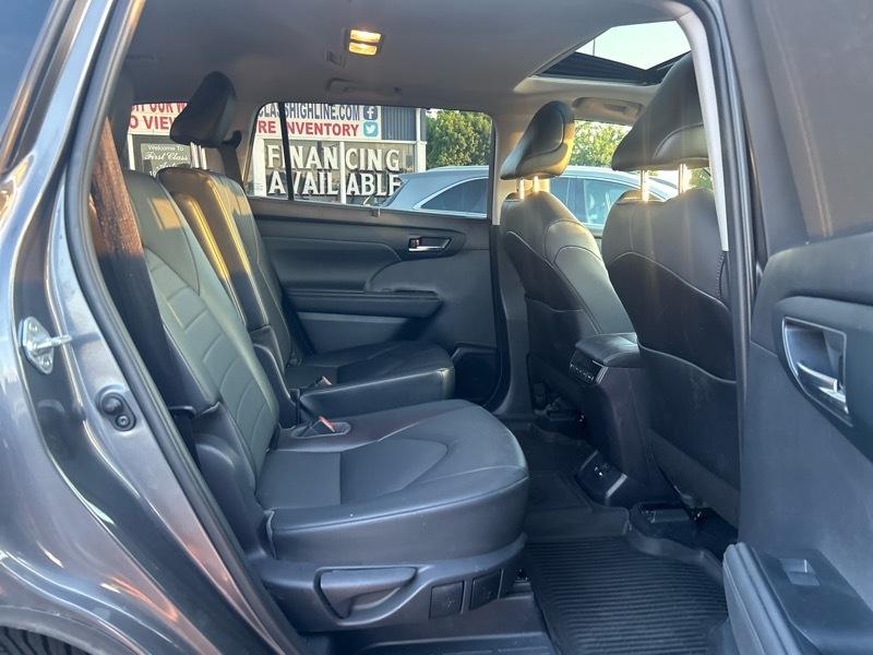 Toyota Highlander XLE AWD V6 2021
