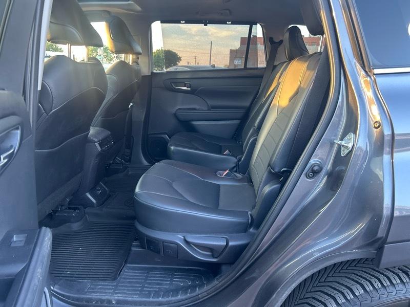 Toyota Highlander XLE AWD V6 2021