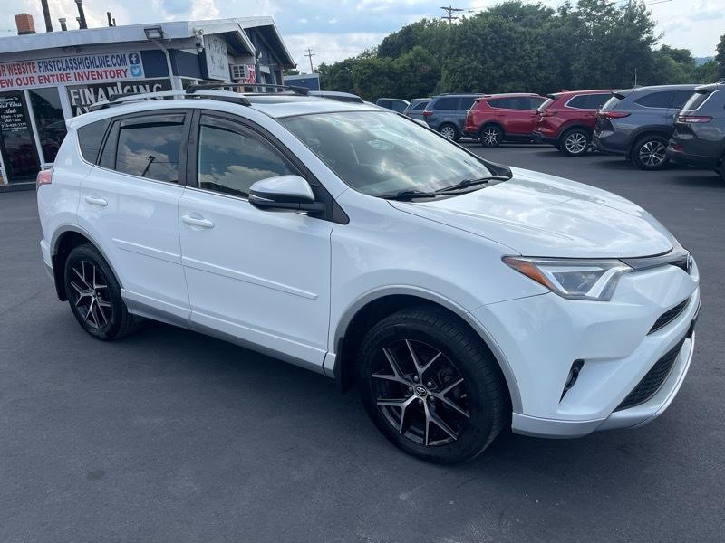 Toyota RAV4 SE 4WD 2016