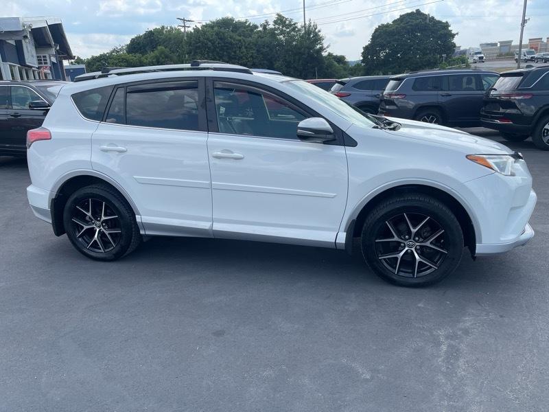 Toyota RAV4 SE 4WD 2016
