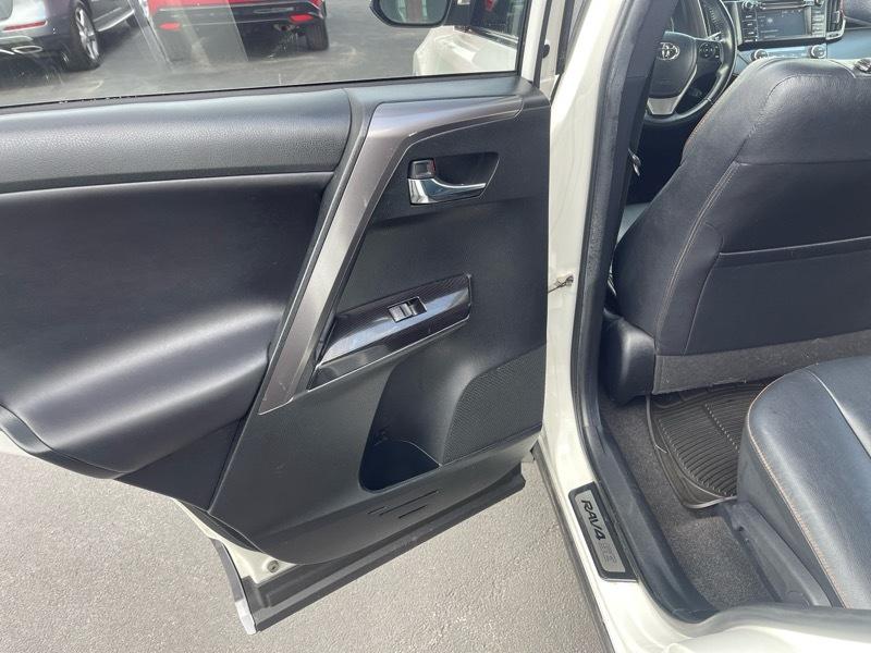 Toyota RAV4 SE 4WD 2016