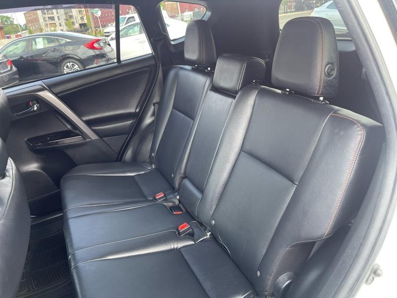 Toyota RAV4 SE 4WD 2016
