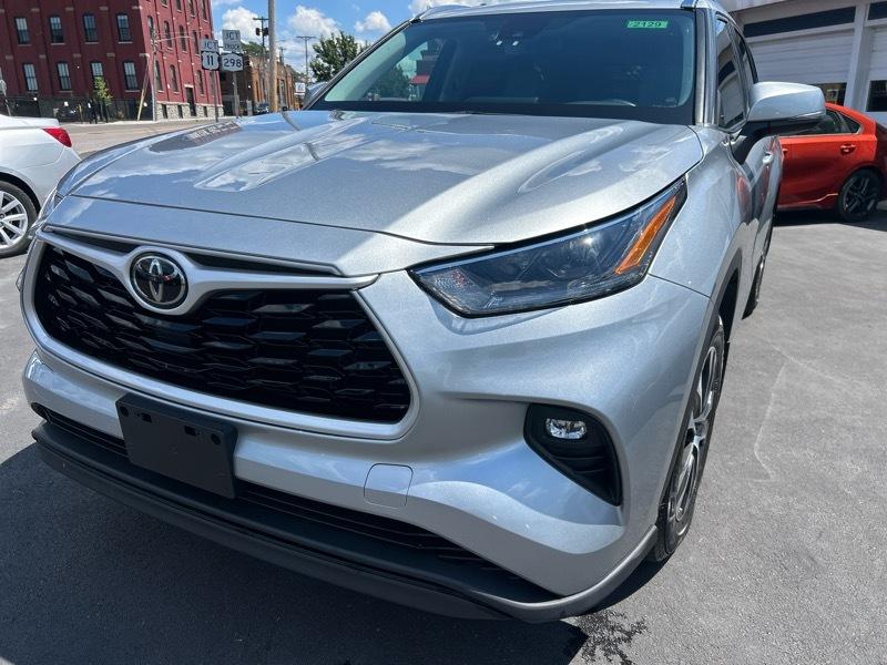 Toyota Highlander XLE AWD V6 2021