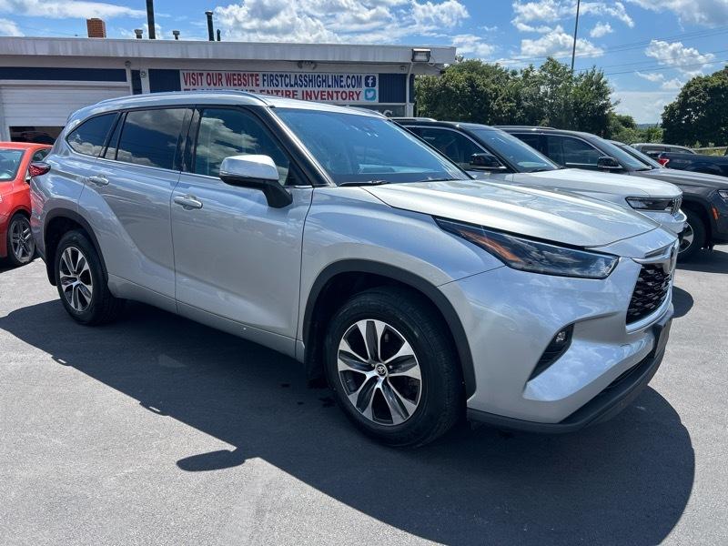Toyota Highlander XLE AWD V6 2021