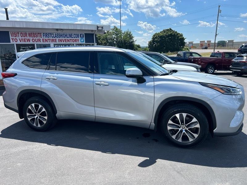 Toyota Highlander XLE AWD V6 2021