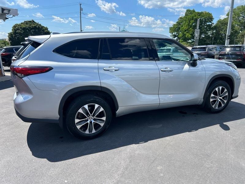 Toyota Highlander XLE AWD V6 2021