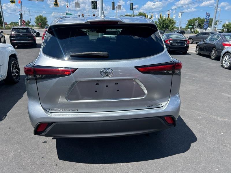 Toyota Highlander XLE AWD V6 2021