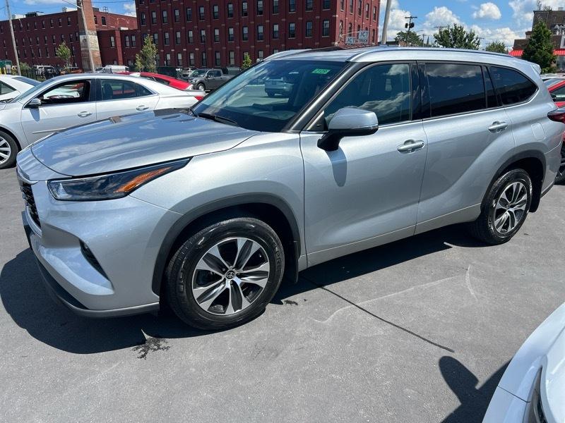 Toyota Highlander XLE AWD V6 2021