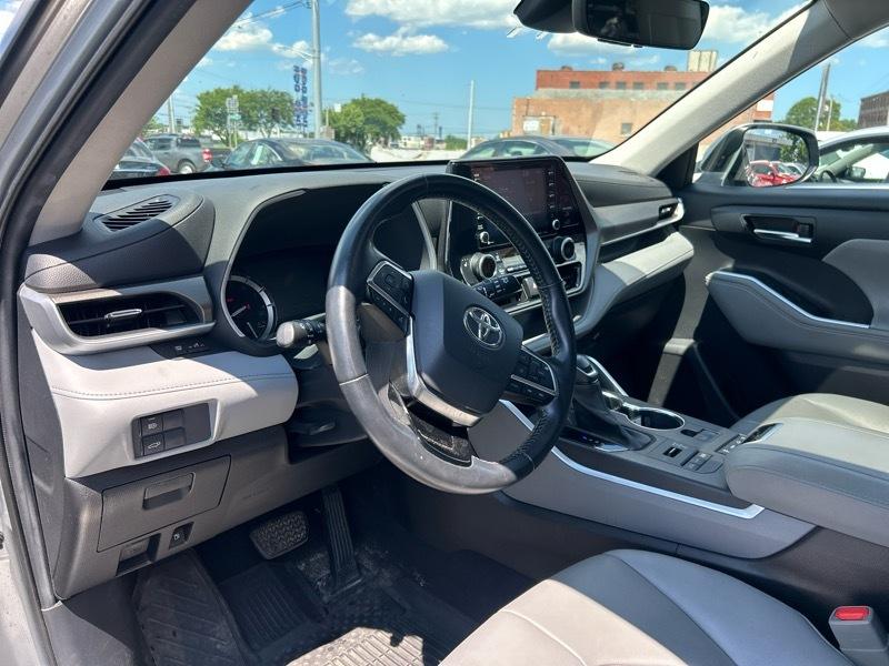 Toyota Highlander XLE AWD V6 2021