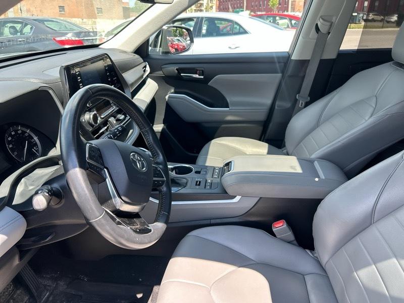 Toyota Highlander XLE AWD V6 2021