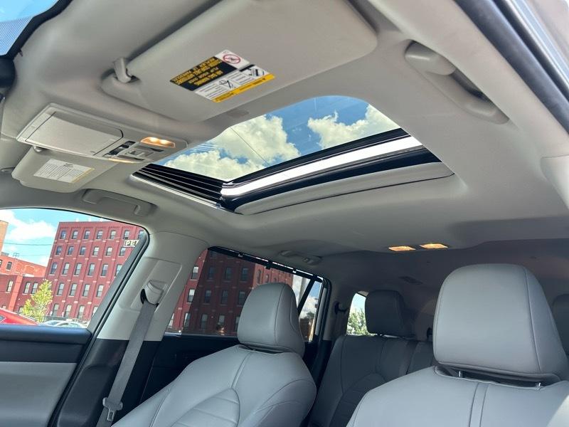Toyota Highlander XLE AWD V6 2021