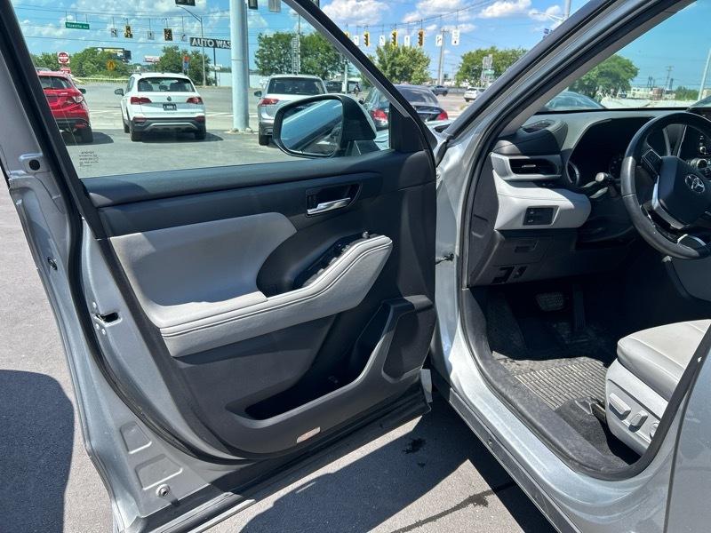Toyota Highlander XLE AWD V6 2021