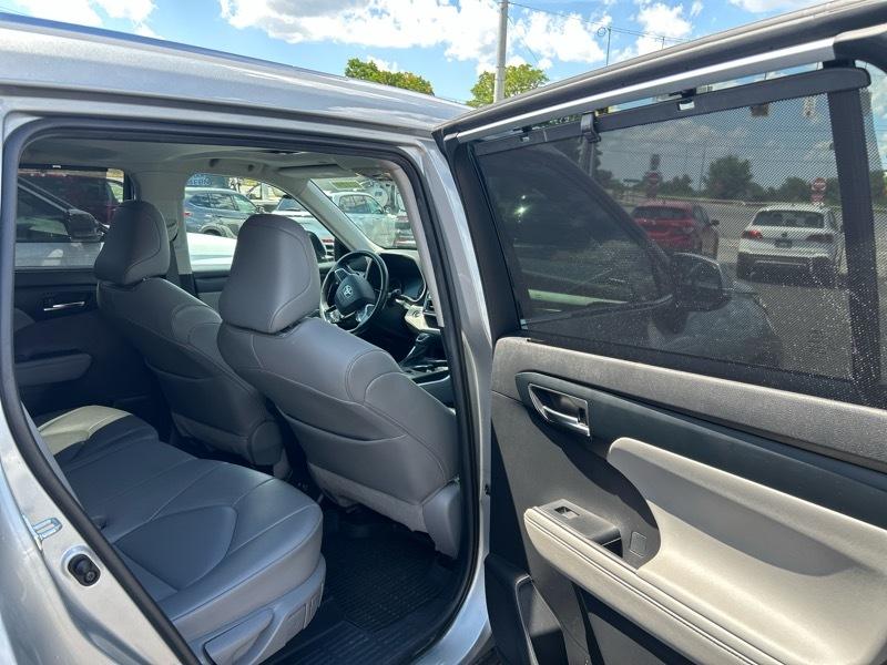 Toyota Highlander XLE AWD V6 2021