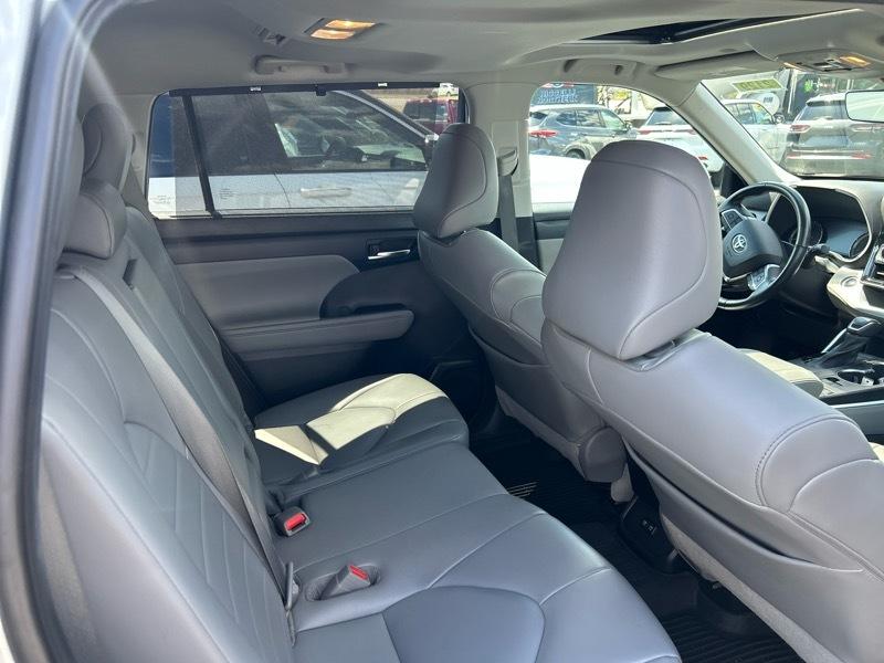 Toyota Highlander XLE AWD V6 2021