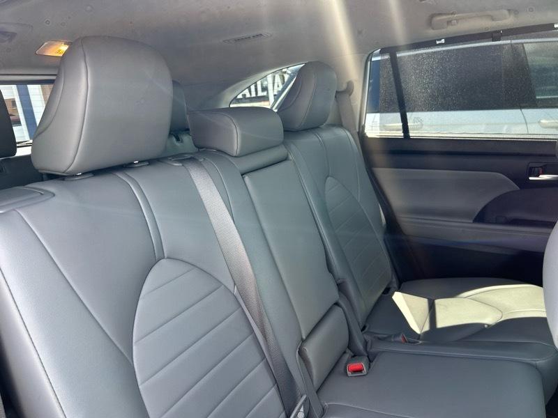 Toyota Highlander XLE AWD V6 2021