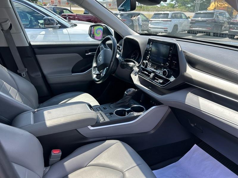 Toyota Highlander XLE AWD V6 2021