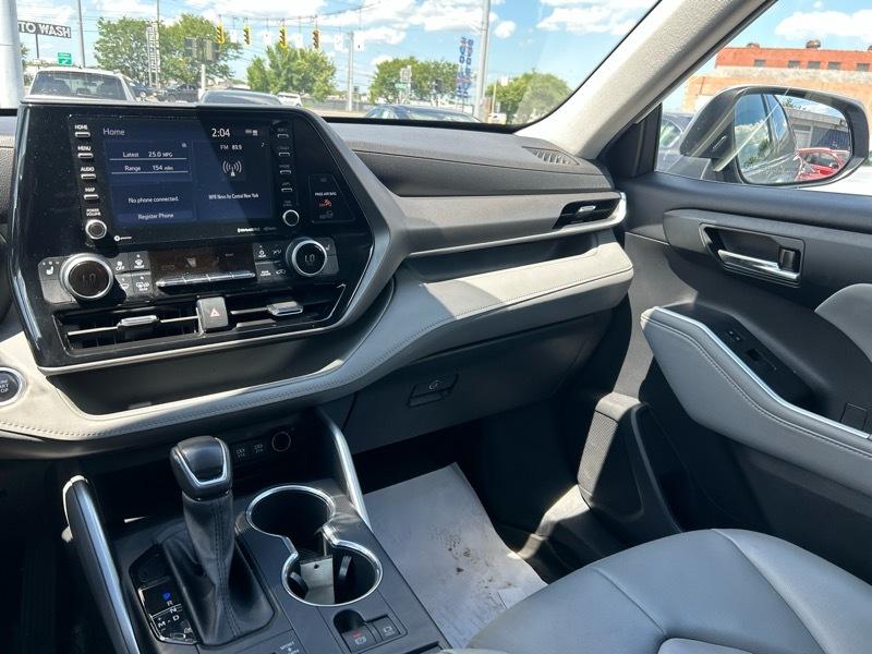 Toyota Highlander XLE AWD V6 2021