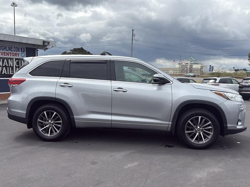 Toyota Highlander XLE AWD V6 2017