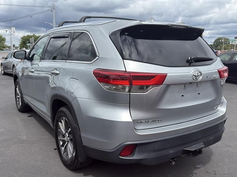 Toyota Highlander XLE AWD V6 2017