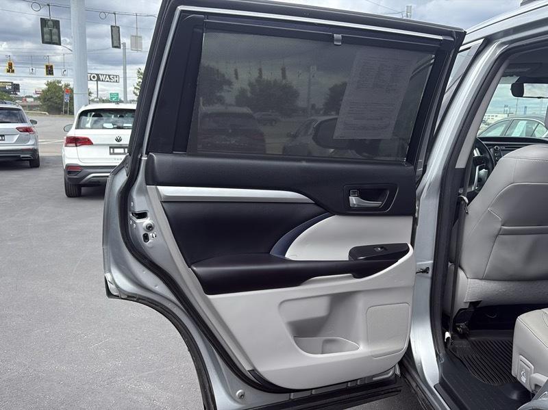 Toyota Highlander XLE AWD V6 2017