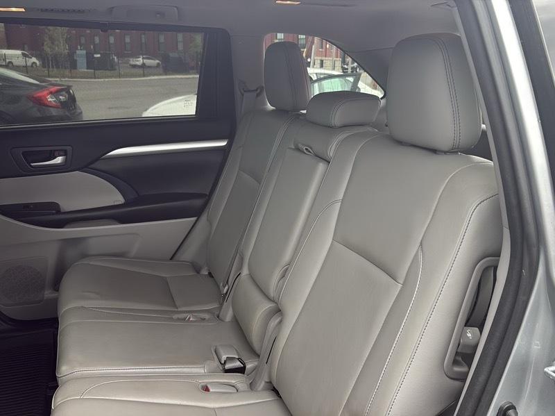 Toyota Highlander XLE AWD V6 2017