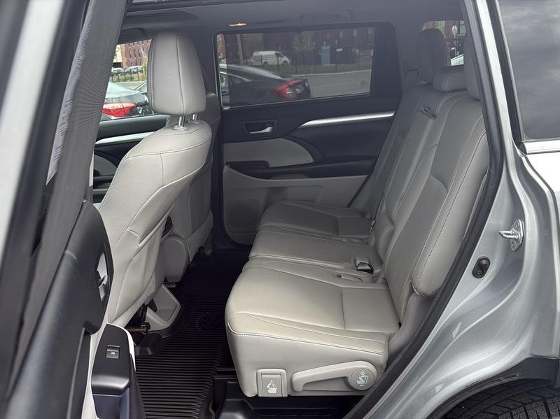 Toyota Highlander XLE AWD V6 2017