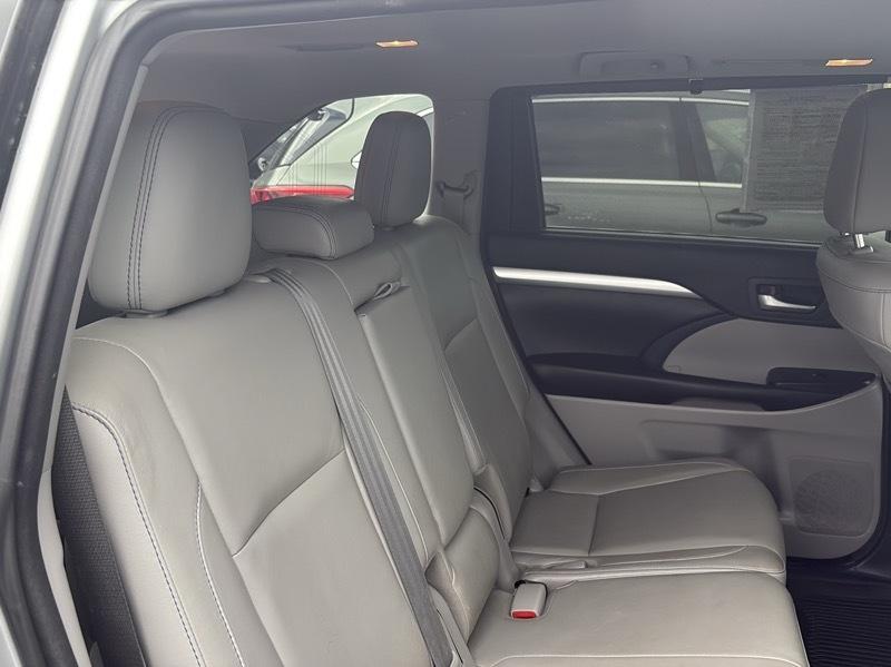 Toyota Highlander XLE AWD V6 2017