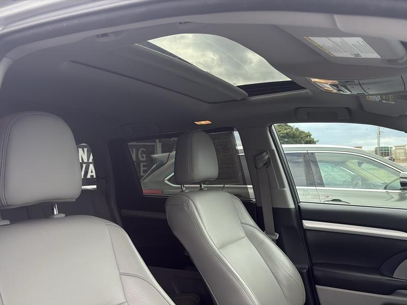 Toyota Highlander XLE AWD V6 2017