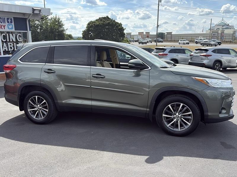 Toyota Highlander XLE AWD V6 2019