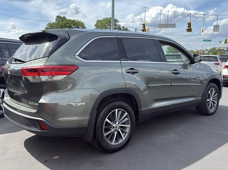 Toyota Highlander XLE AWD V6 2019