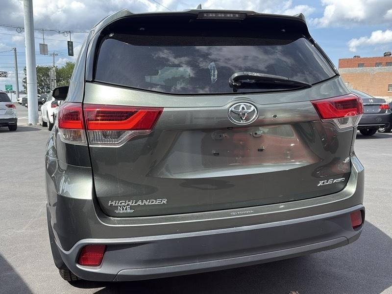 Toyota Highlander XLE AWD V6 2019